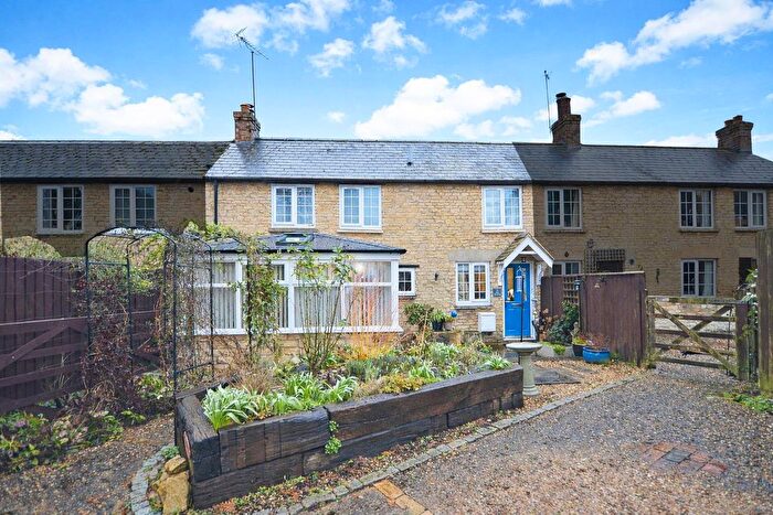 2 Bedroom Cottage For Sale In The Hollow, Stanwick, Northamptonshire, NN9