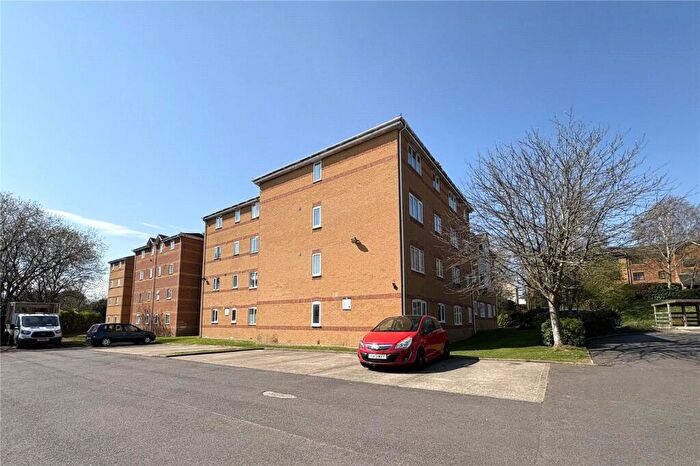 1 Bedroom Flat For Sale In Ascot Court, Aldershot, Hampshire, GU11