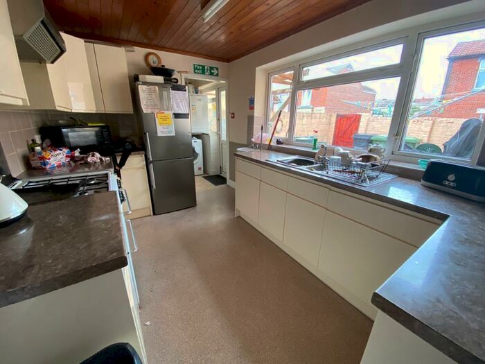 1 Bedroom Flat To Rent In Stamshaw Road, Portsmouth, PO2