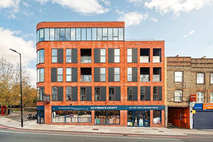 2 Bedroom Flat For Sale In Holloway Road, Holloway, N19