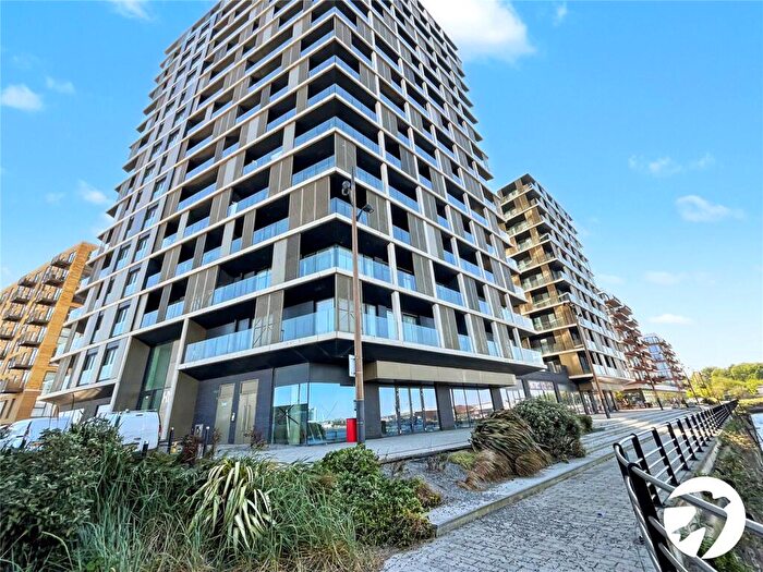 3 Bedroom Flat To Rent In Gillingham Gate Road, Chatham, Kent, ME4