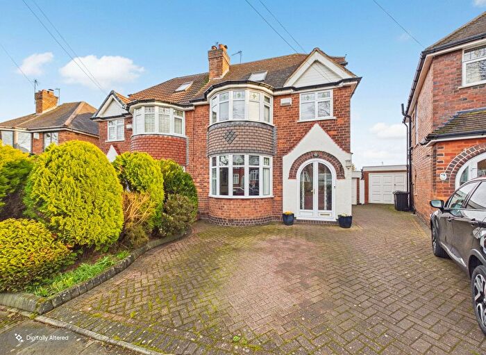 3 Bedroom Semi Detached House For Sale In Grayswood Park Road, Quinton, B32