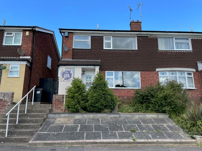 3 Bedroom Semi-Detached House To Rent In Park Rise, LE3