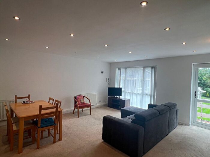 2 Bedroom Maisonette To Rent In White House Drive, Stanmore, HA7