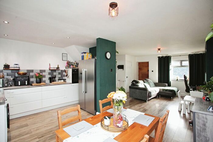 3 Bedroom Terraced House For Sale In Hilton Avenue, Nuneaton, Warwickshire, CV10