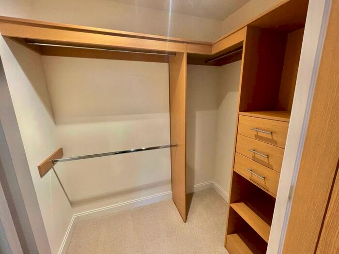 2 Bedroom Retirement Property For Sale In Springfield Close, Stratford-upon-Avon, CV37