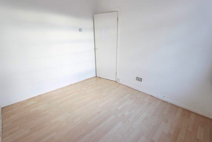 2 Bedroom Flat To Rent In Nether Street, London, N12