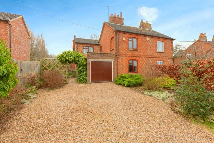 3 Bedroom Character Property For Sale In Filgrave, Filgrave, Newport Pagnell, MK16