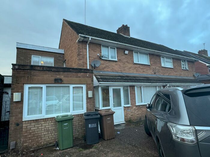 4 Bedroom Semi-Detached House To Rent In Old Lode Lane, Solihull, B92