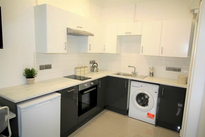 1 Bedroom Studio To Rent In Flat, Kelso Road, LS2