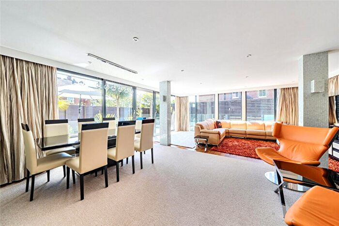4 Bedroom Detached House For Sale In Grosvenor Gardens, London, N10