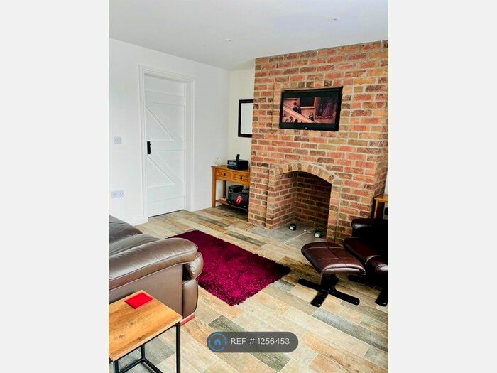 2 Bedroom Semi-Detached House To Rent In Easton Road, Bridlington, YO16