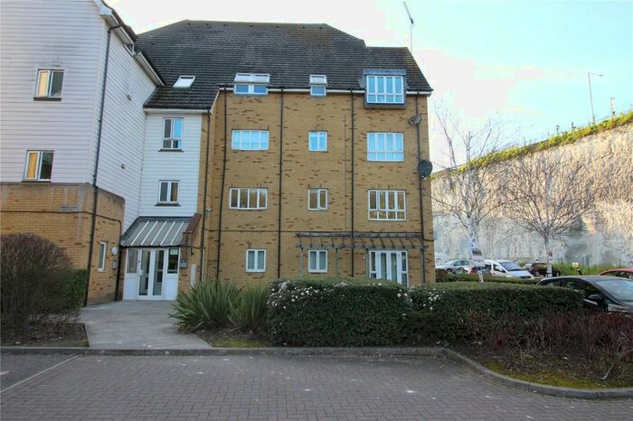 2 Bedroom Flat To Rent In Compass Court, Waterside, Gravesend, Kent, DA11