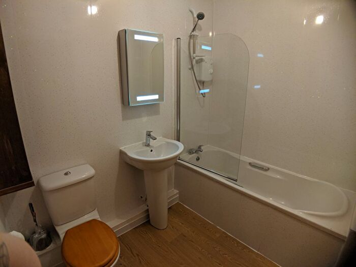 3 Bedroom Flat To Rent In Bed – Mitford Road, Withington, M14