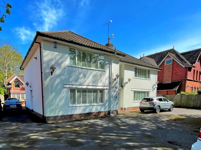 2 Bedroom Flat To Rent In Clarendon Road, Westbourne, Bournemouth, BH4