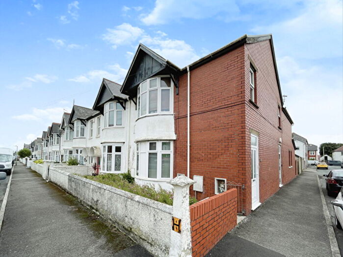 3 Bedroom Flat For Sale In Park Avenue, Porthcawl, CF36