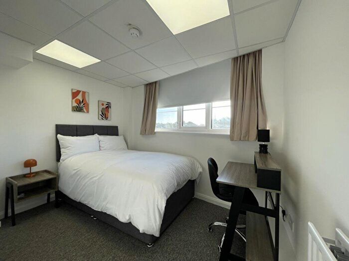 Flat To Rent In Wilbury Villas -, S70