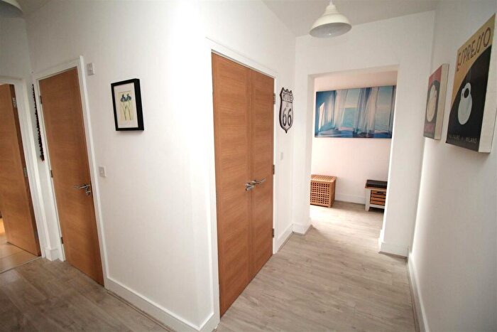 2 Bedroom Apartment For Sale In Stabler Way, Poole, BH15