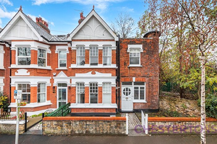 3 Bedroom Property To Rent In Defoe Avenue, Kew, TW9