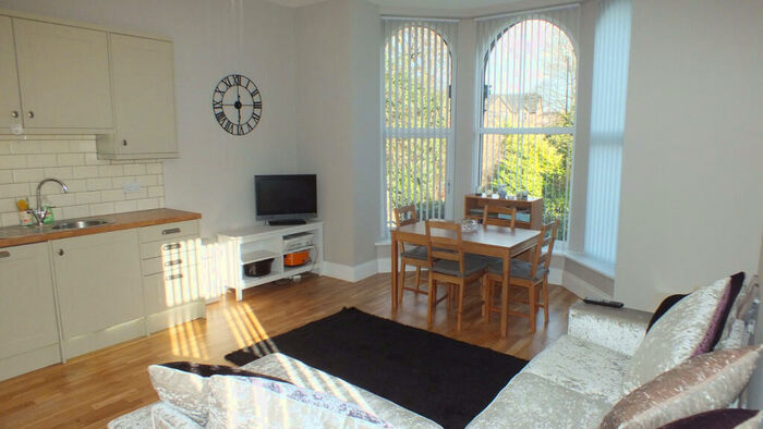 2 Bedroom Apartment To Rent In Cardigan Road, Leeds, West Yorkshire, LS6