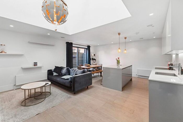 2 Bedroom Flat To Rent In West Norwood, SE27