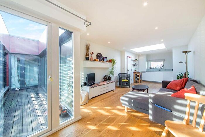 2 Bedroom Flat To Rent In Tiltman Place, Finsbury Park, N7