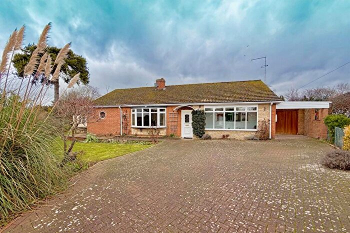 3 Bedroom Detached Bungalow For Sale In Paddock Close, Benson, OX10