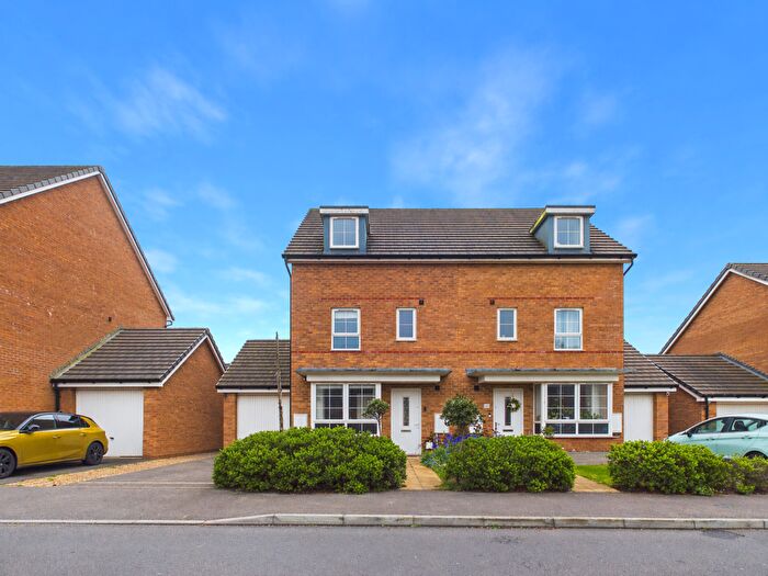 4 Bedroom Semi-Detached House For Sale In Skylark Avenue, Peacehaven, BN10