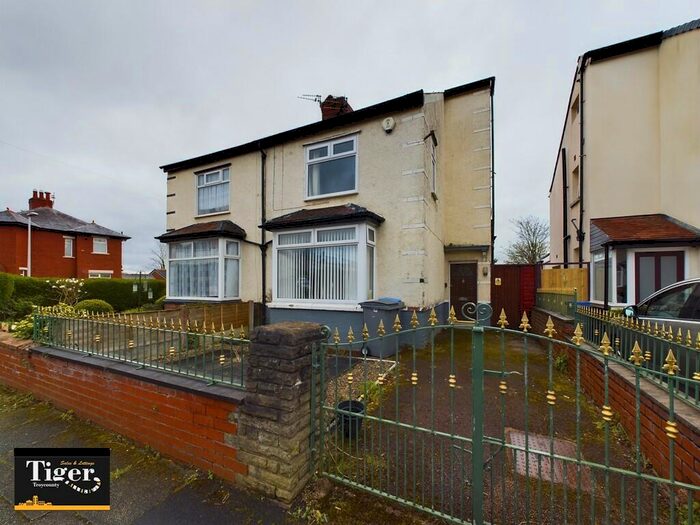 3 Bedroom Semi-Detached House To Rent In St. Edmunds Road, Blackpool, FY4