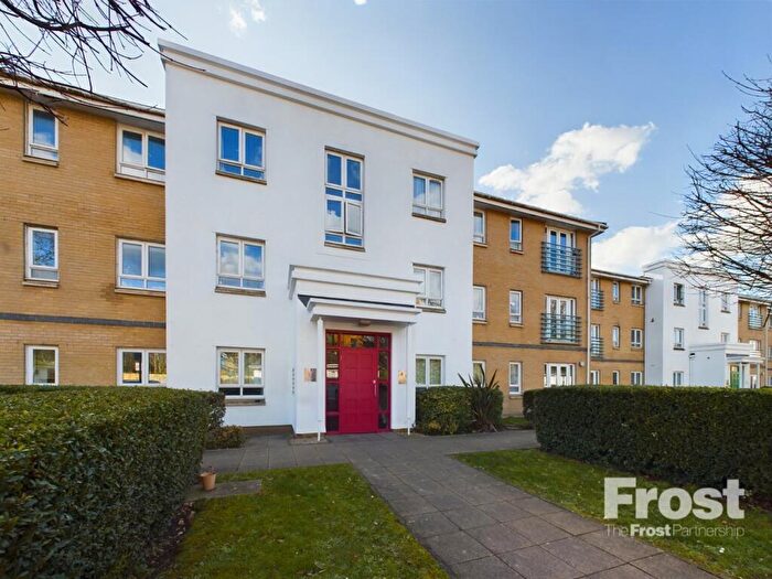 2 Bedroom Apartment For Sale In Sovereign Heights, Langley, Berkshire, SL3