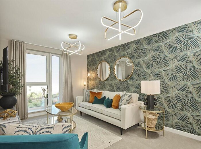 3 Bedroom Semi-Detached House For Sale In Montem Lane, Slough, SL1