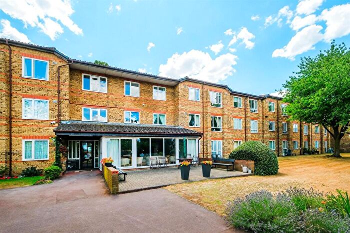 1 Bedroom Retirement Property For Sale In Ennerdale Court, Wanstead, E11