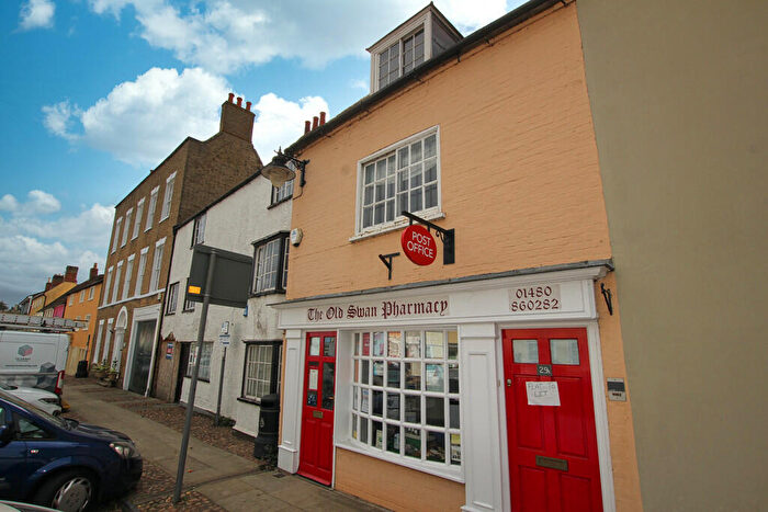 3 Bedroom Flat To Rent In High Street, Kimbolton, PE28