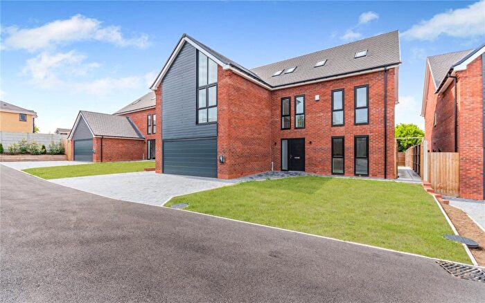 6 Bedroom Detached House For Sale In Cleves Gardens, Off Lutterworth Road, Aylestone, Leicester, LE2