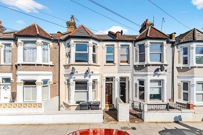 2 Bedroom Maisonette For Sale In Blegborough Road, London, SW16