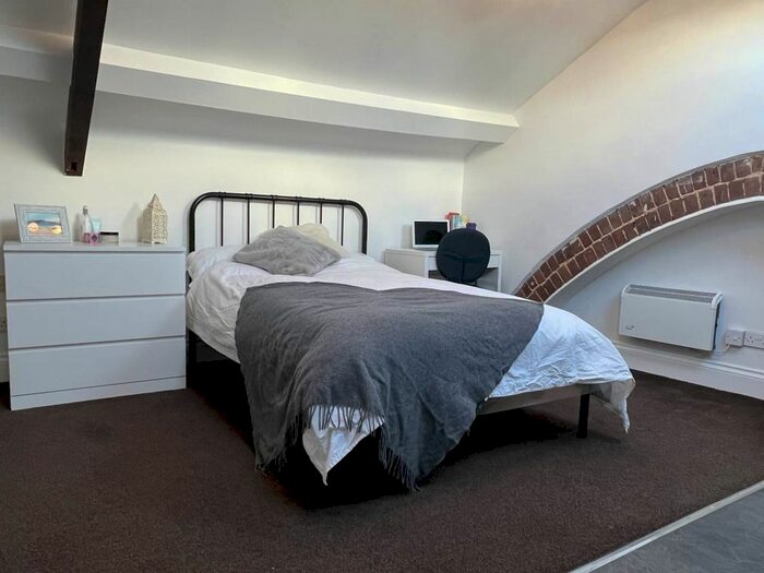 Studio To Rent In Powderham Crescent, Exeter, EX4