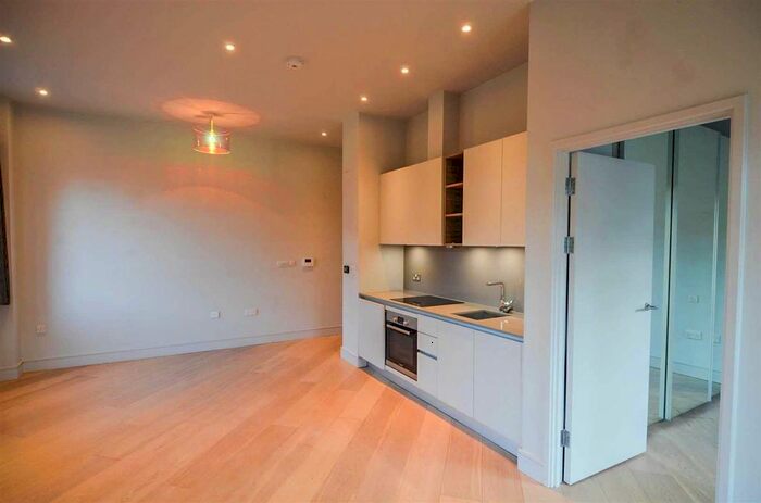1 Bedroom Flat To Rent In Market Place, Brentford TW8