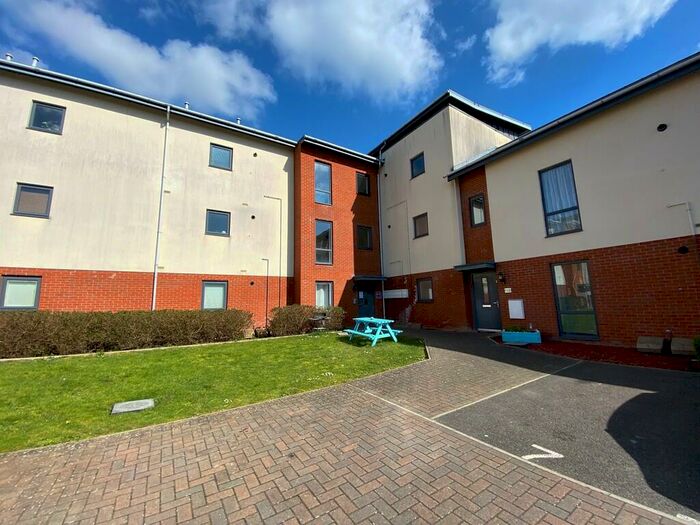 2 Bedroom Flat To Rent In Foxtail Road, Waterlooville, PO7