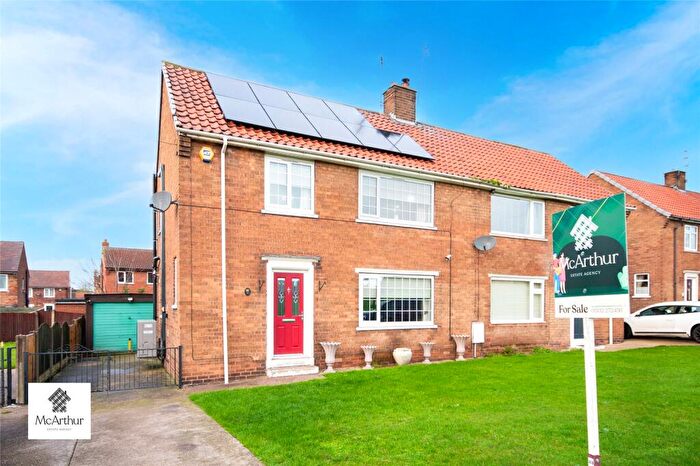 3 Bedroom Semi Detached House For Sale In Lindsey Road, Harworth & Bircotes, Doncaster, South Yorkshire, DN11
