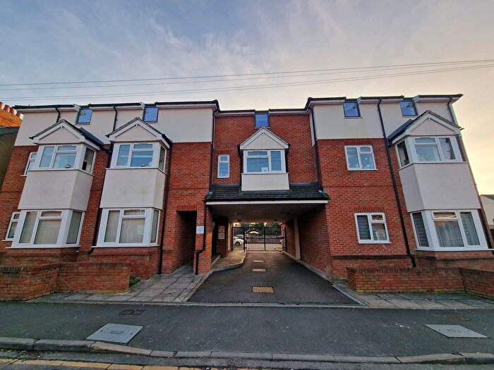 2 Bedroom Flat To Rent In Empire Court, Empress Road, Luton, Bedfordshire, LU3