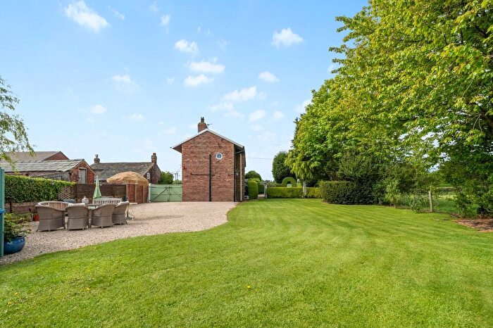 4 Bedroom Property For Sale In Mill House Lane, Croft, WA3
