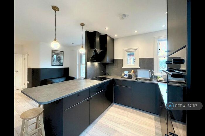 1 Bedroom Flat To Rent In Rosemill House, Morden, SM4