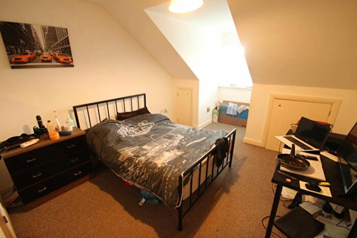 5 Bedroom House To Rent In Macaulay Street, Leicester, LE2