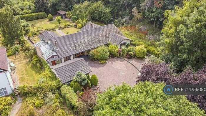 3 Bedroom Bungalow To Rent In Waggon Road, Barnet, EN4