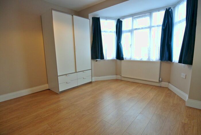 Studio To Rent In Wakemans Hill Avenue, Colindale, NW9