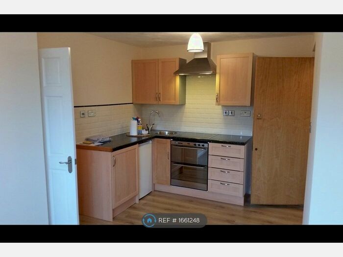 1 Bedroom Flat To Rent In Chalet Hill, Bordon, GU35
