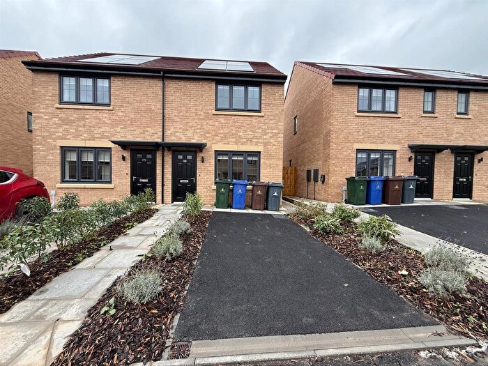 2 Bedroom Semi Detached House To Rent In Willows Heights, Thurnscoe, S63