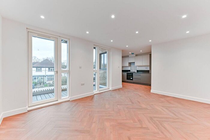 3 Bedroom Flat To Rent In Norbury Avenue, Norbury, London, SW16