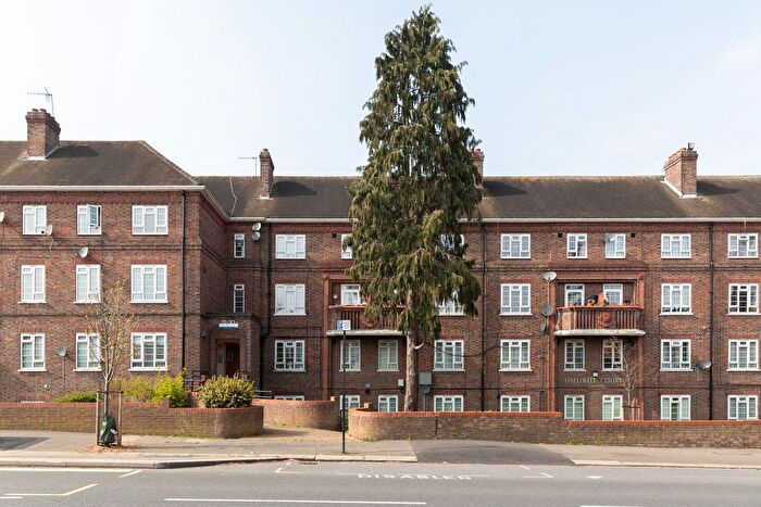 2 Bedroom Flat For Sale In Halliwell Court, London, SE22