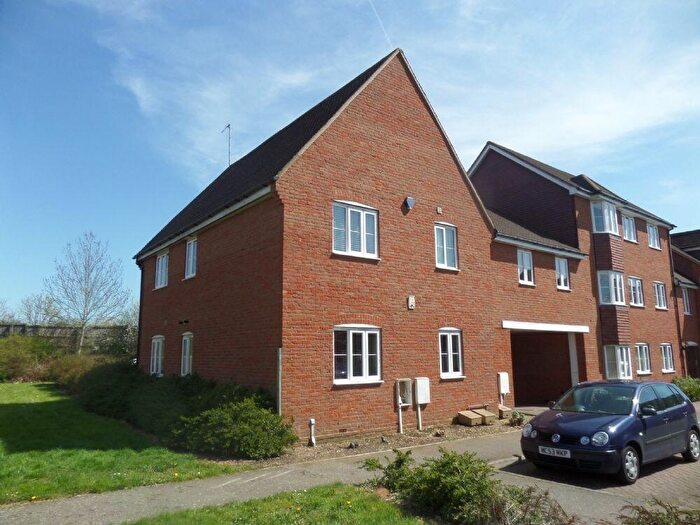 2 Bedroom Maisonette For Sale In Hopton Grove, Newport Pagnell, MK16